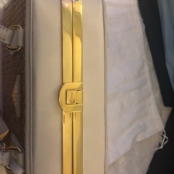 Authentic Prada bag with cream leather - Picture 4 of 8